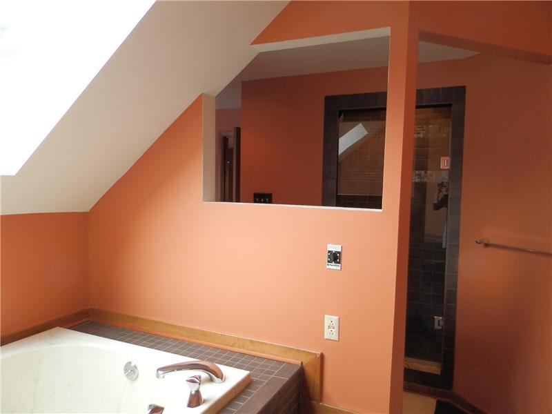 235 Sunridge Road Pittsburgh, PA 15238 - Photo 13 of 16 Master Bath/Spa.