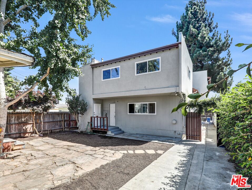 12479 Walsh Avenue Los Angeles, CA 90066 - Photo 20 of 21 a front view of a house with a yard