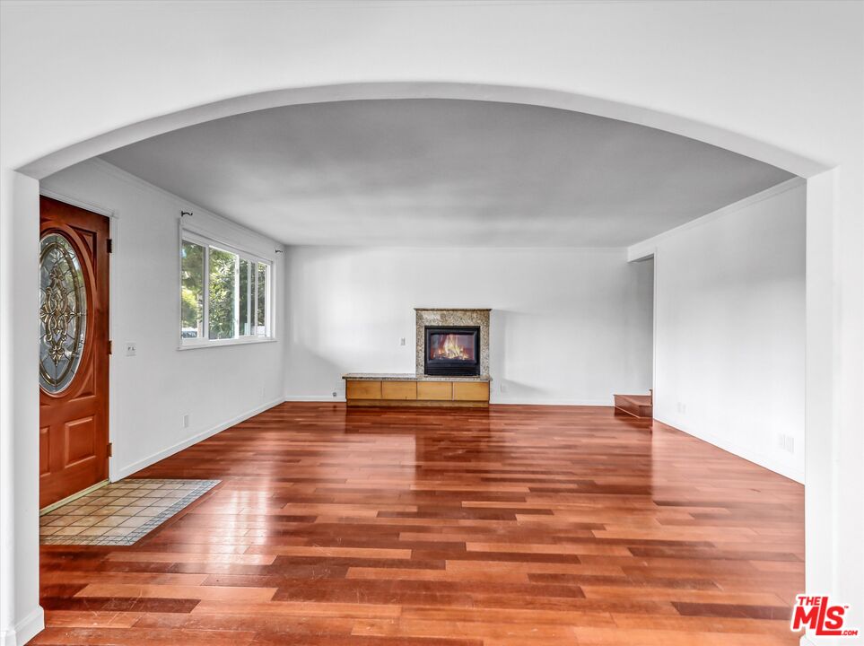 12479 Walsh Avenue Los Angeles, CA 90066 - Photo 3 of 21 a view of empty room with wooden floor