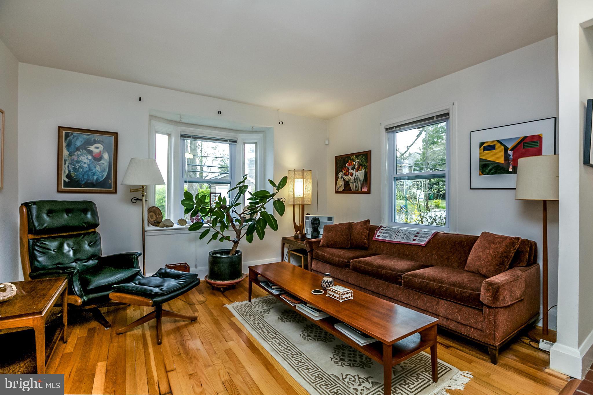 5701 Ranny Road Baltimore, MD 21209 - Photo 4 of 30 Living Room