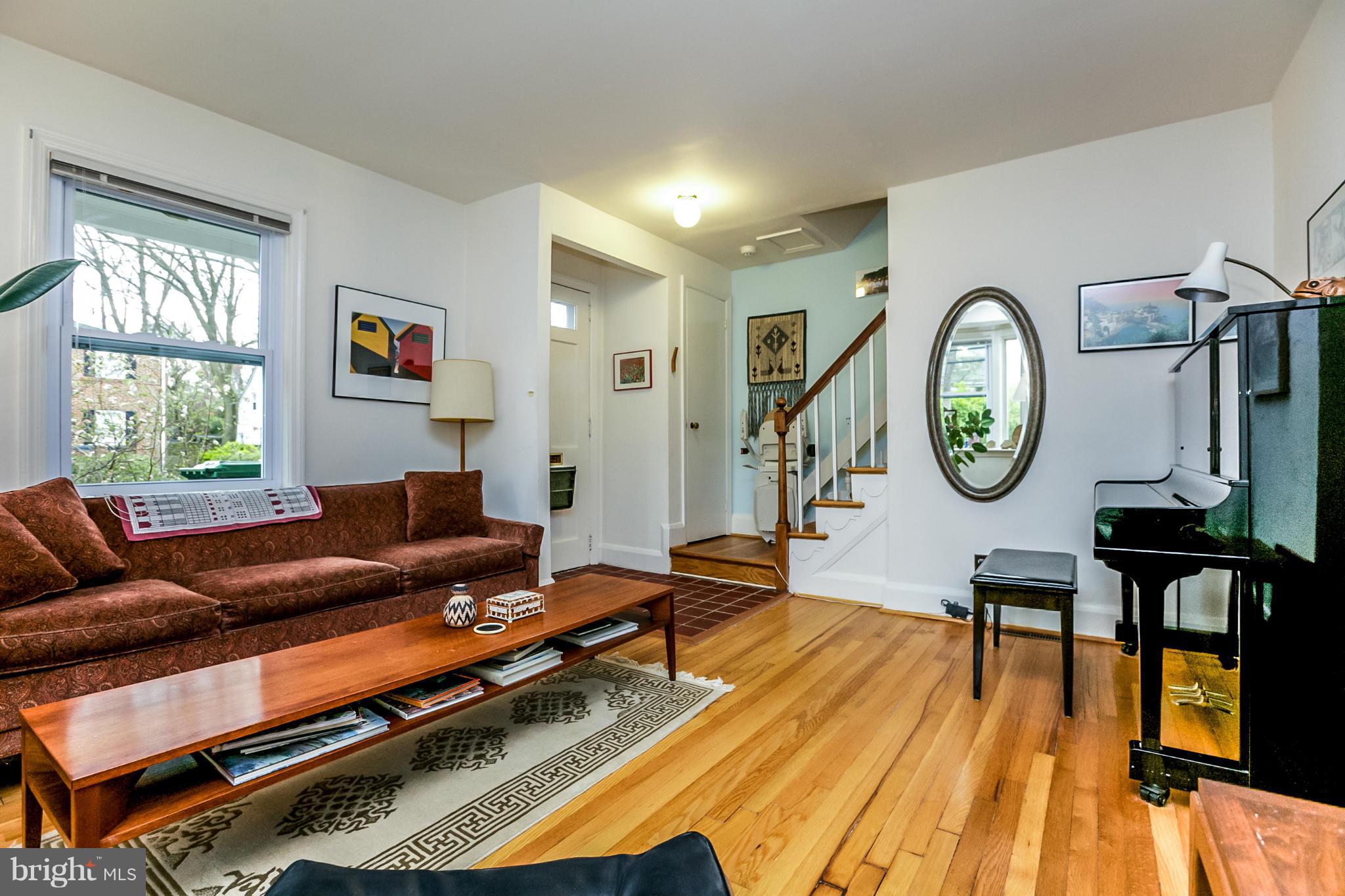 5701 Ranny Road Baltimore, MD 21209 - Photo 5 of 30 Living Room