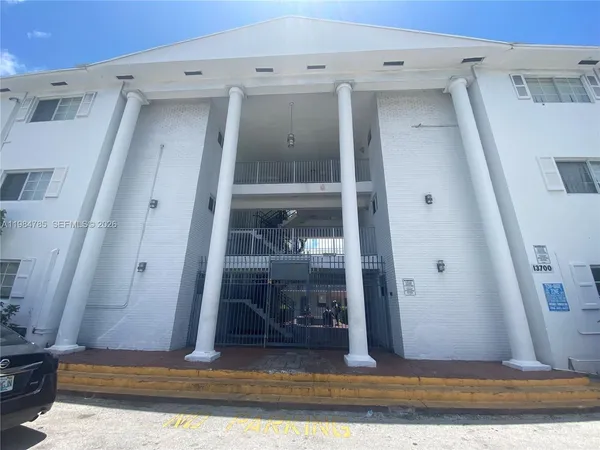 $152,500 | 13700 Northeast 6th Avenue, Unit 209, North Miami, FL 33161