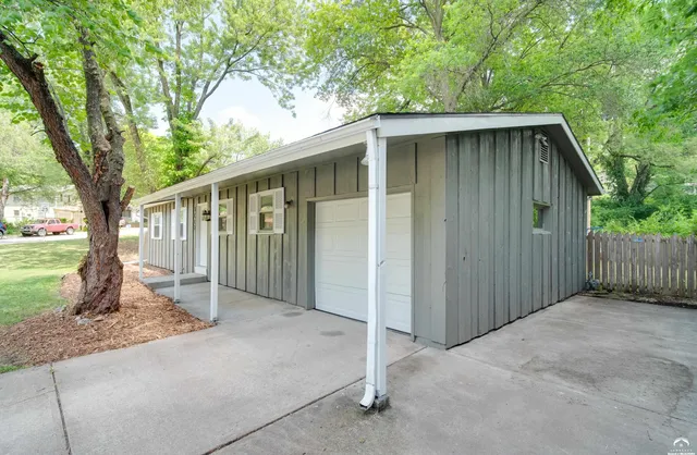 $285,000 | 1008 Lawrence Avenue, Lawrence, KS 66049