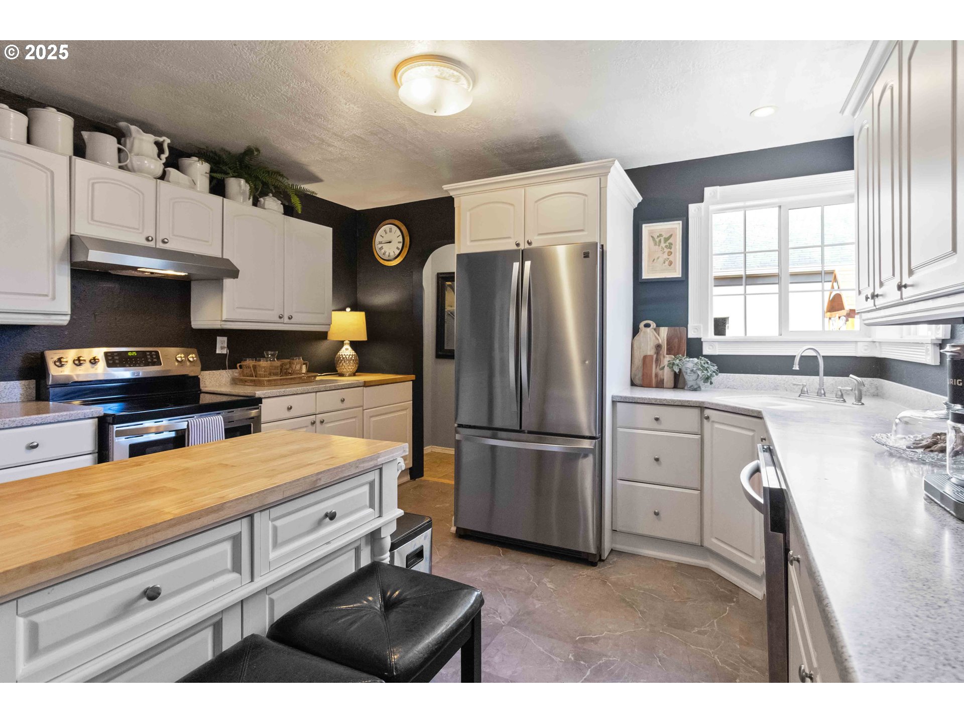 567 20th Avenue Longview, WA 98632 - Photo 13 of 41 a kitchen with refrigerator cabinets and a sink