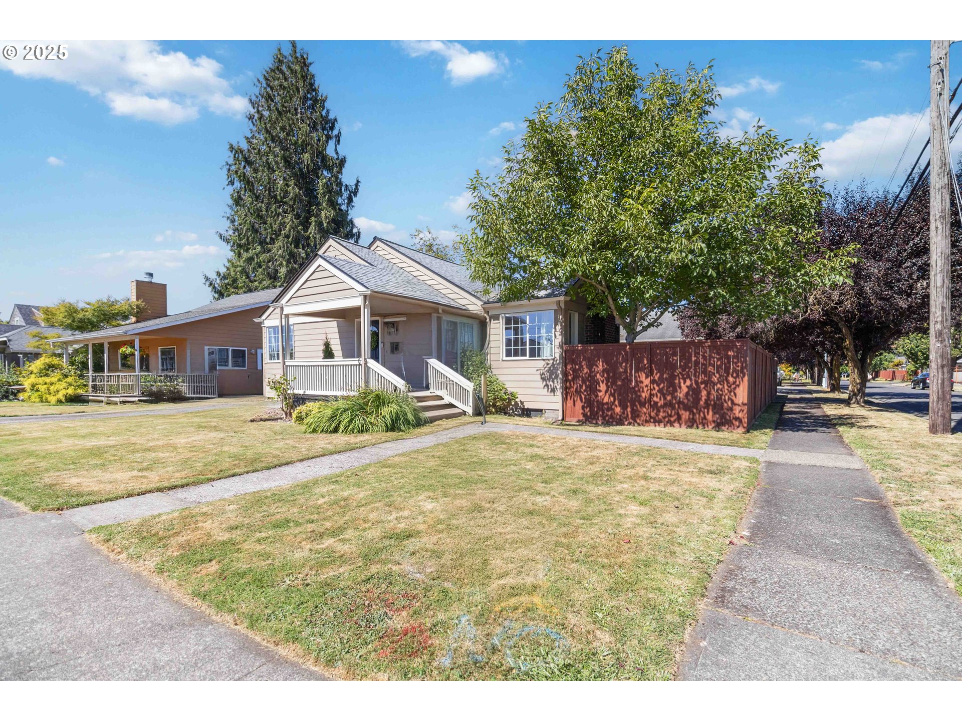 567 20th Avenue Longview, WA 98632 - Photo 2 of 41 a front view of a house with a yard and garage