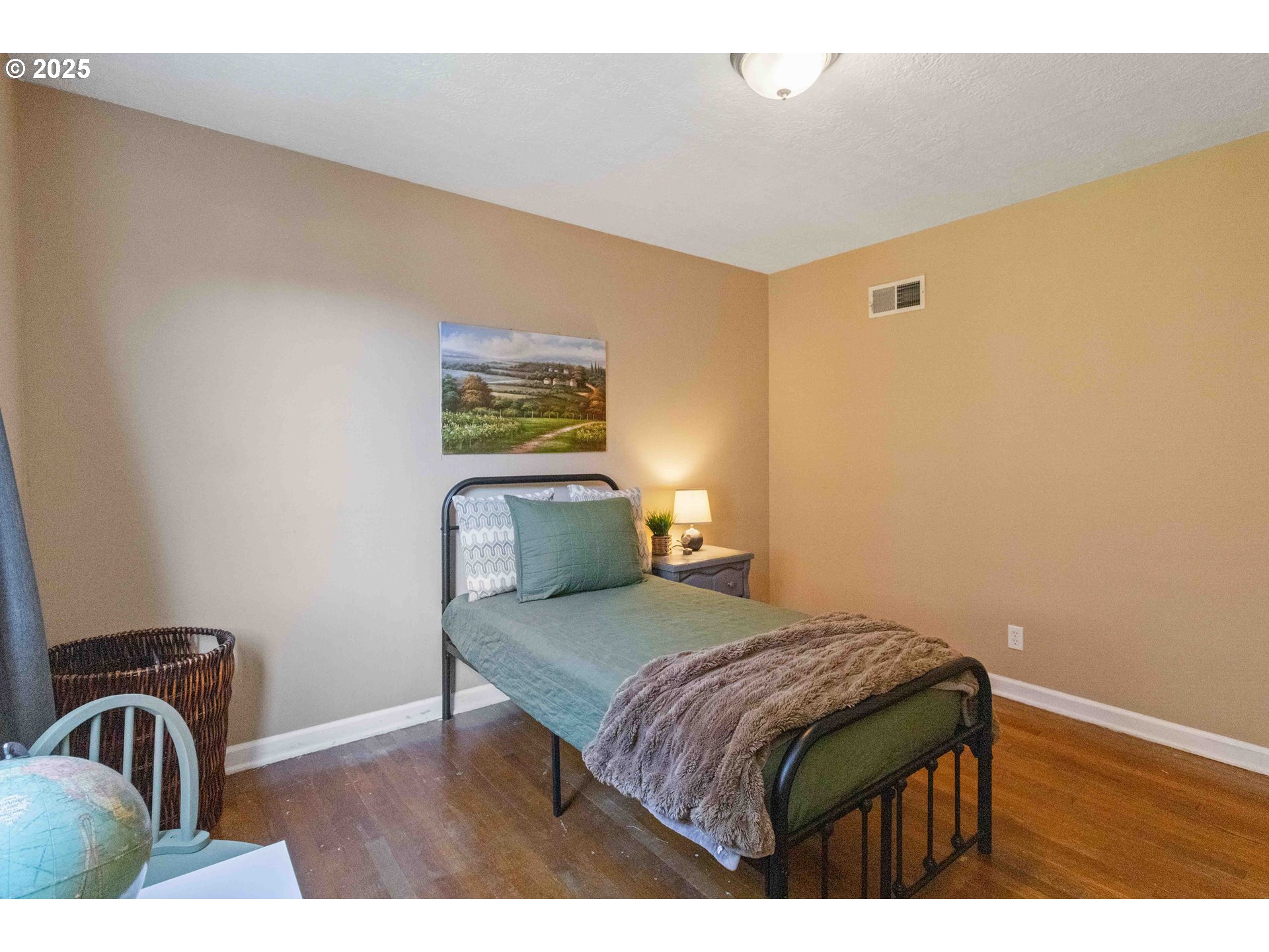 567 20th Avenue Longview, WA 98632 - Photo 21 of 41 a bedroom with a bed and a table