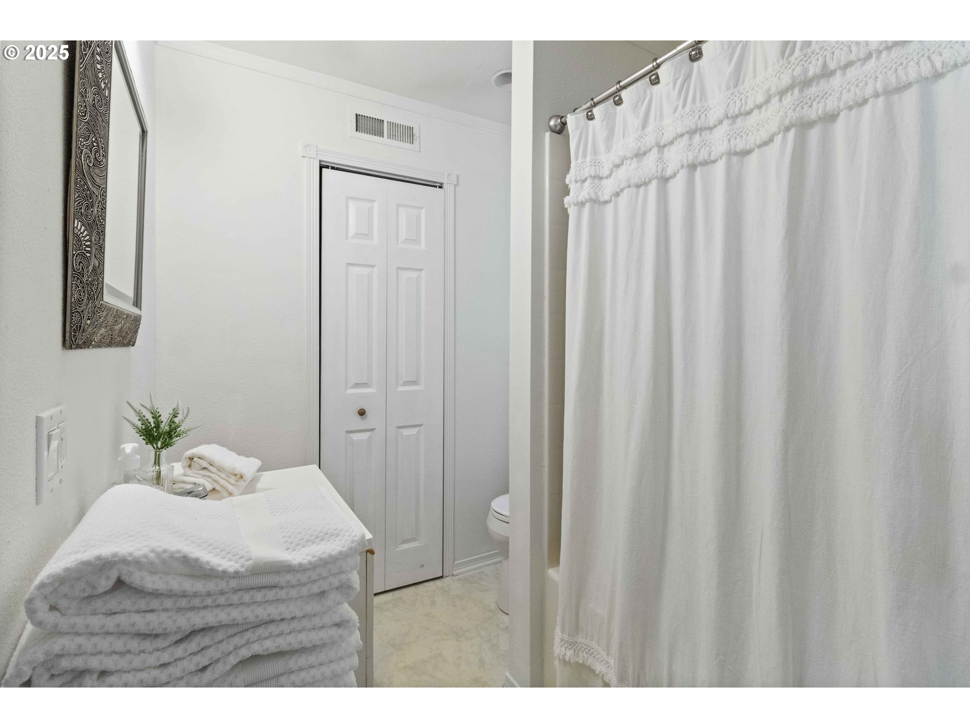 567 20th Avenue Longview, WA 98632 - Photo 23 of 41 a bedroom with a bed and a curtain