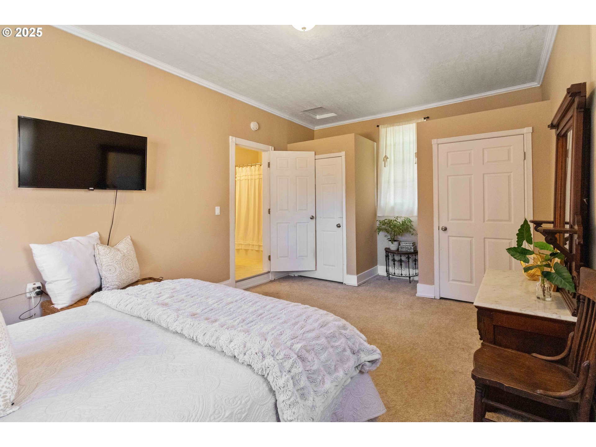 567 20th Avenue Longview, WA 98632 - Photo 25 of 41 a bedroom with a bed a television and potted plant