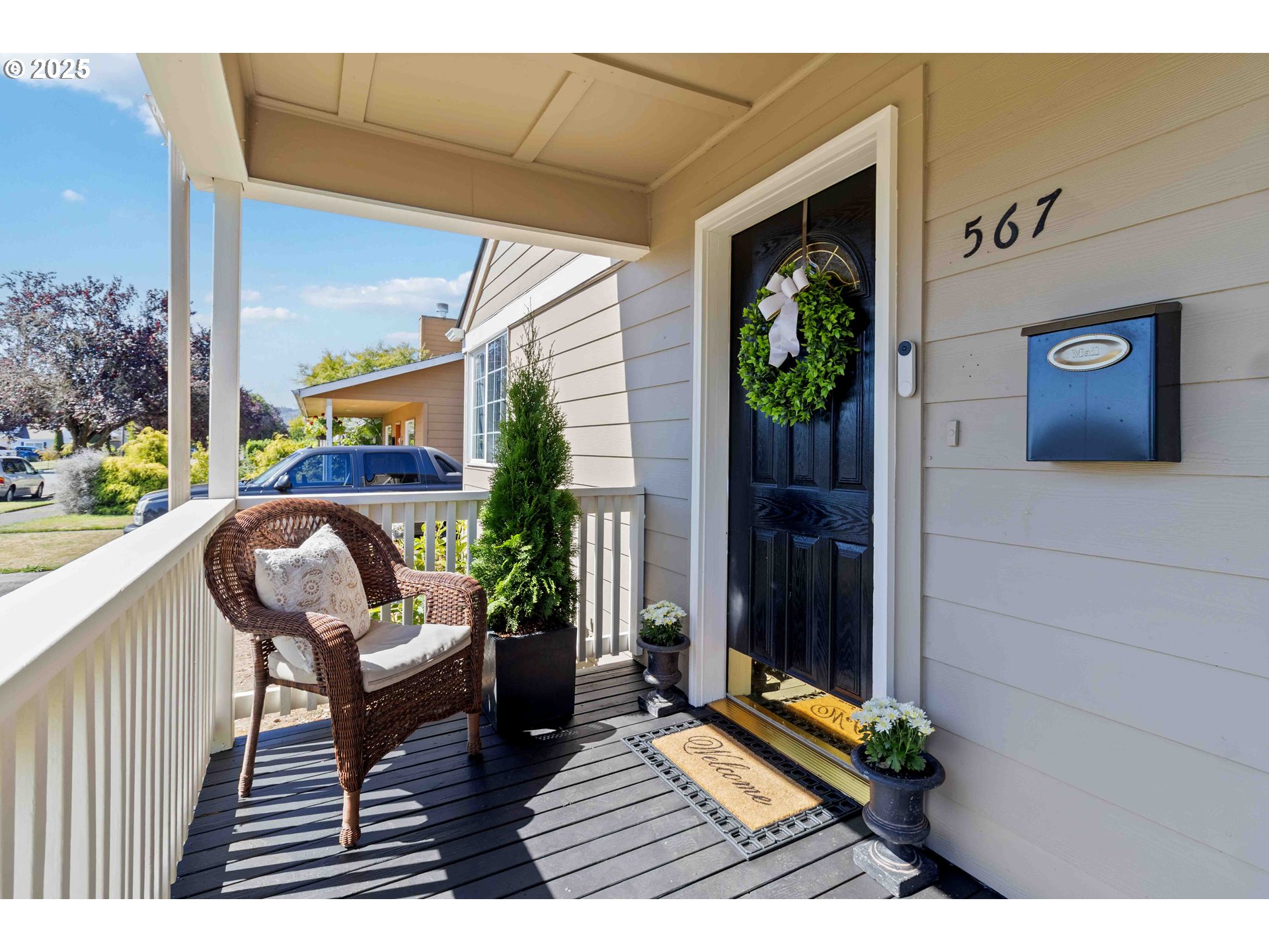 567 20th Avenue Longview, WA 98632 - Photo 3 of 41 a balcony view with a couch and table in it