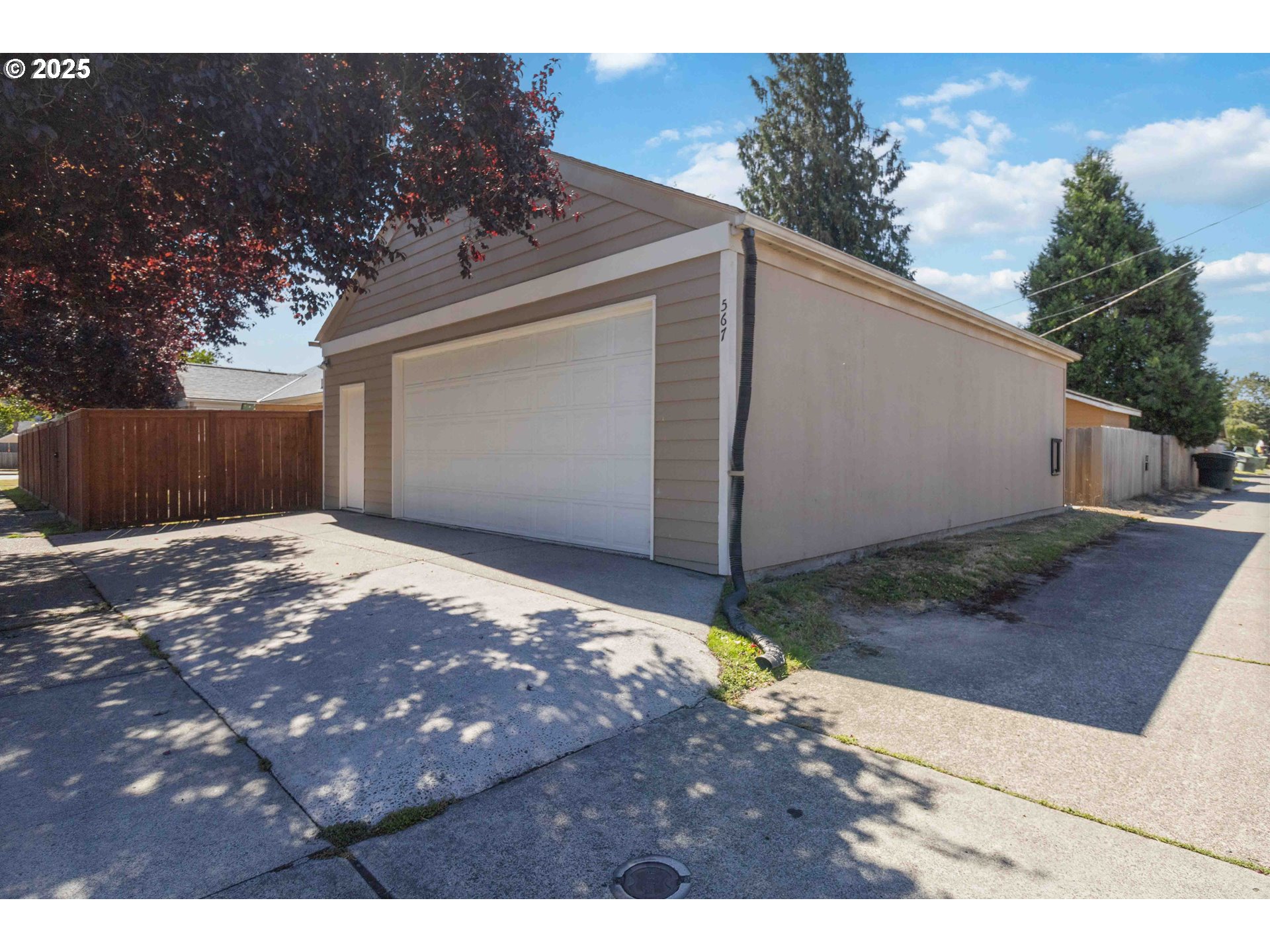 567 20th Avenue Longview, WA 98632 - Photo 31 of 41 a view of a garage
