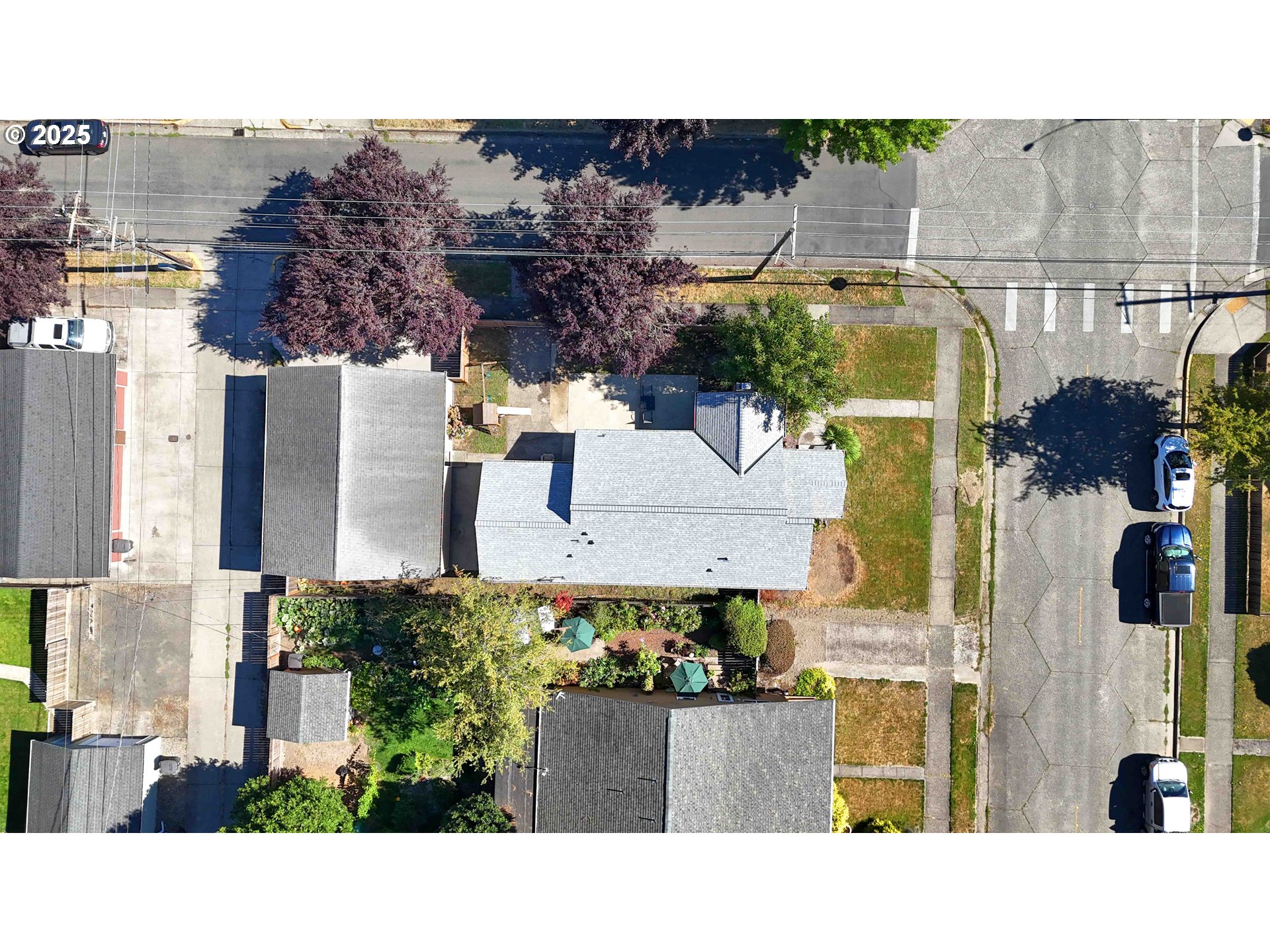 567 20th Avenue Longview, WA 98632 - Photo 35 of 41 an aerial view of houses with outdoor space