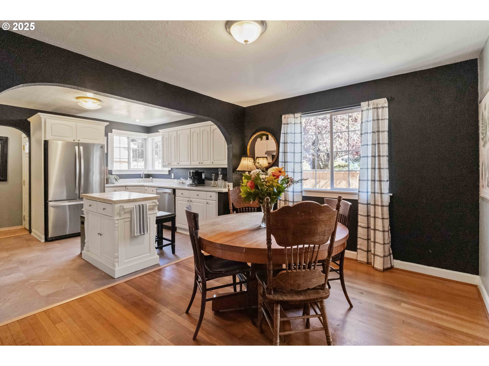 567 20th Avenue Longview, WA 98632 - Photo 8 of 41 a dining room with furniture and window