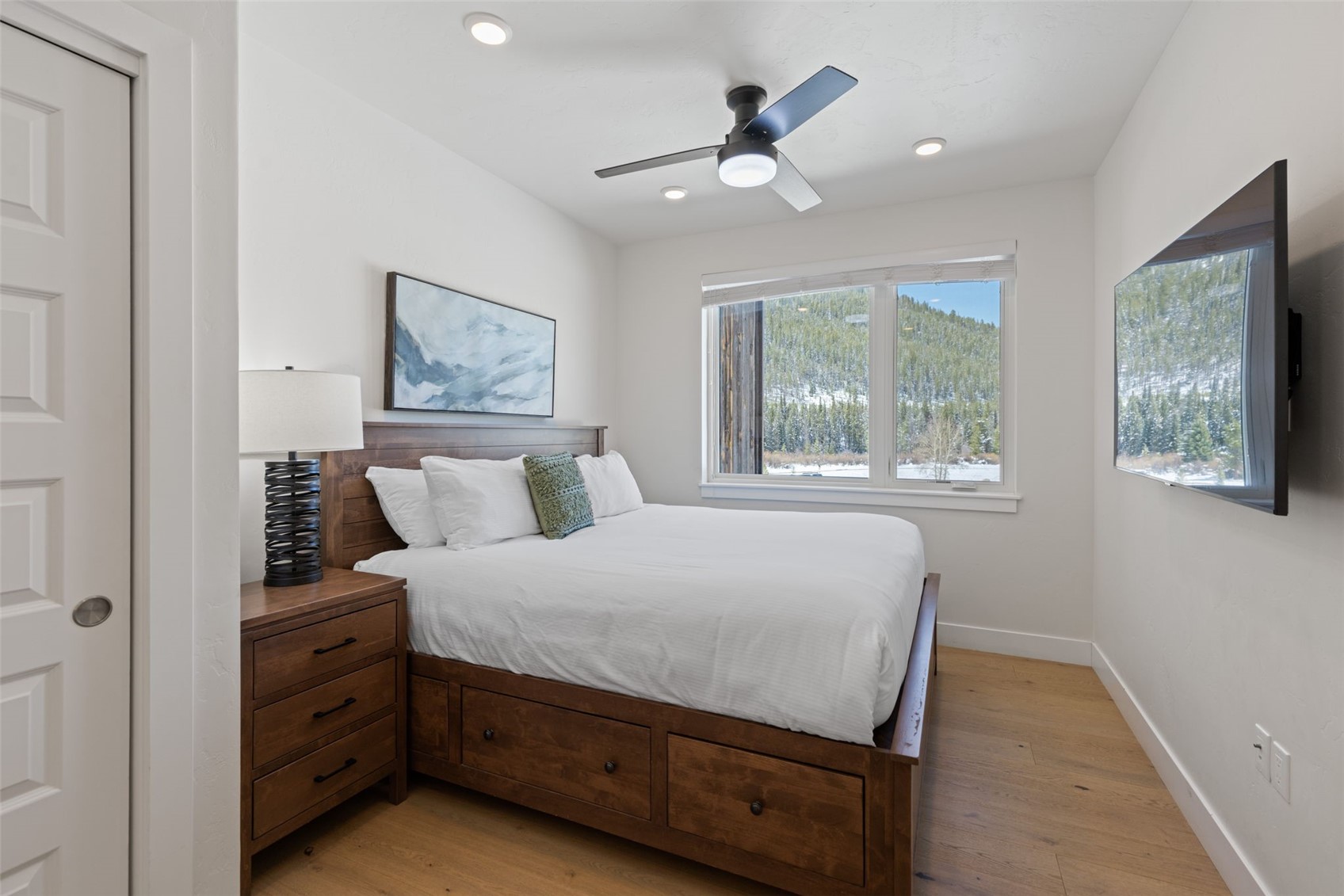 23 Clearwater Way, Unit 106 Keystone, CO 80435 - Photo 11 of 21 a room with a bed and a window