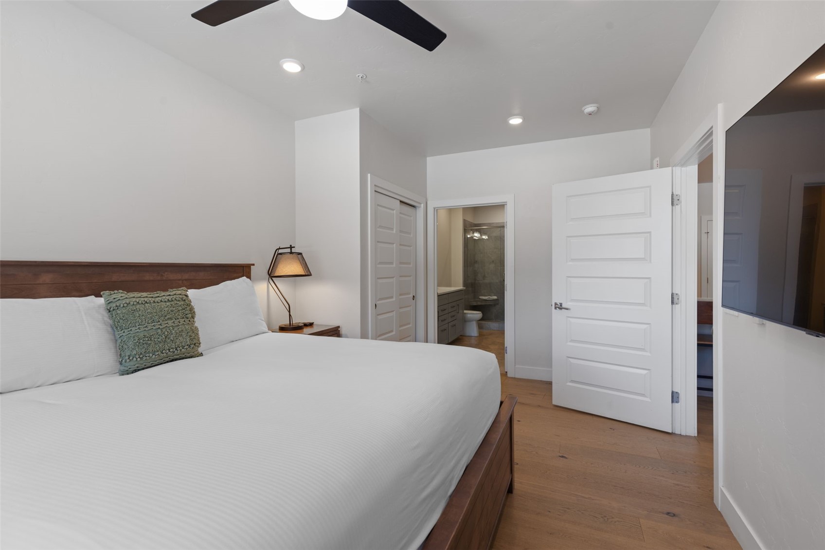 23 Clearwater Way, Unit 106 Keystone, CO 80435 - Photo 15 of 21 a bedroom with a bed and a ceiling fan