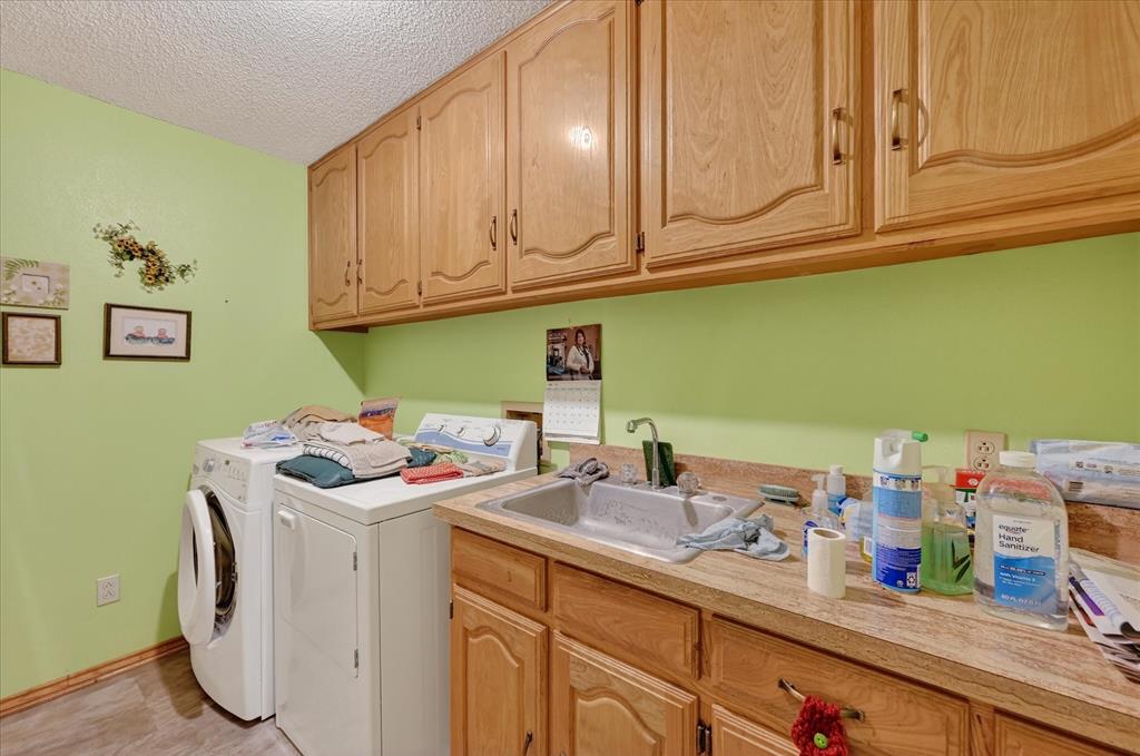 1605 Heather Court Cleburne, TX 76033 - Photo 25 of 33 a utility room with sink dryer and washer