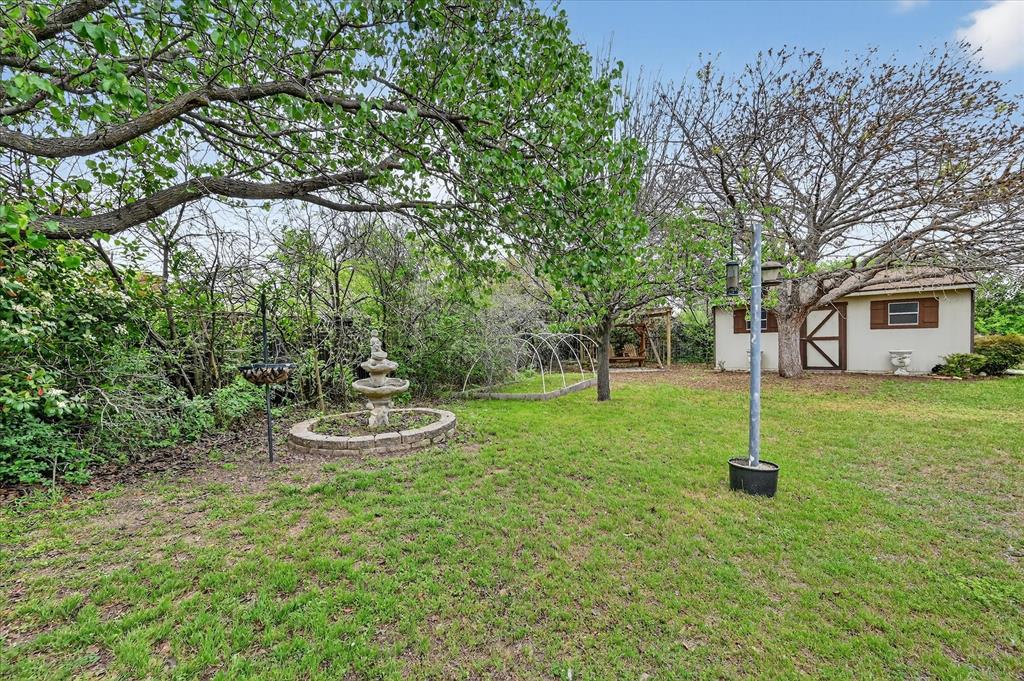 1605 Heather Court Cleburne, TX 76033 - Photo 28 of 33 a backyard of a house with table and chairs