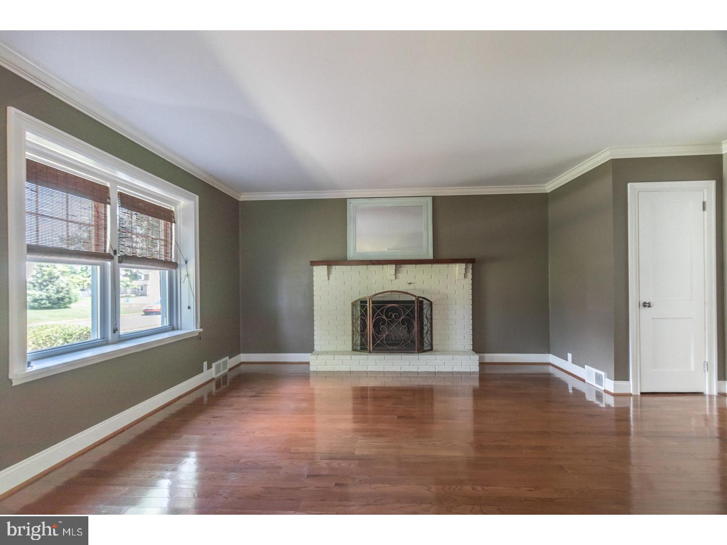 1229 Cambridge Road Warminster, PA 18974 - Photo 3 of 25 Living Room