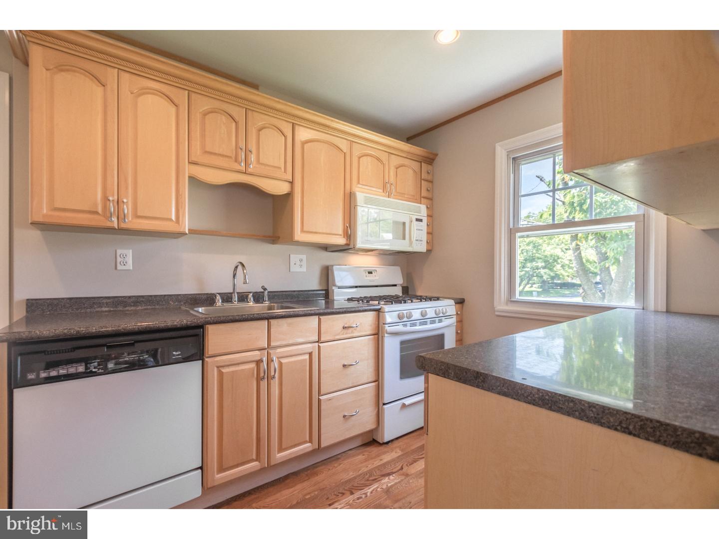 1229 Cambridge Road Warminster, PA 18974 - Photo 8 of 25 Kitchen