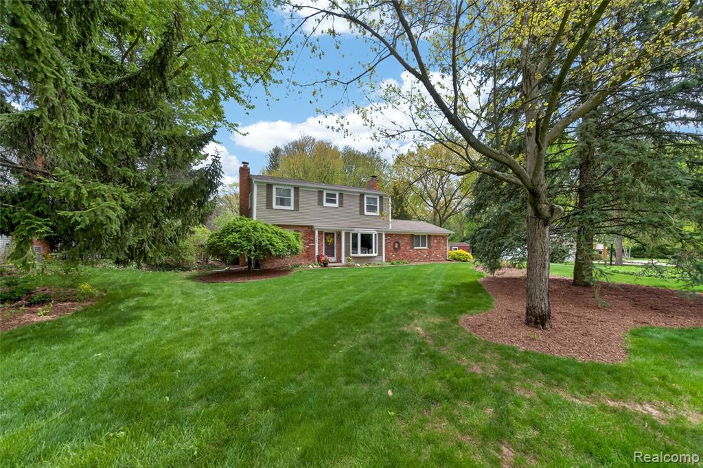 3560 Beach Road Troy, MI 48084 - Photo 2 of 34
