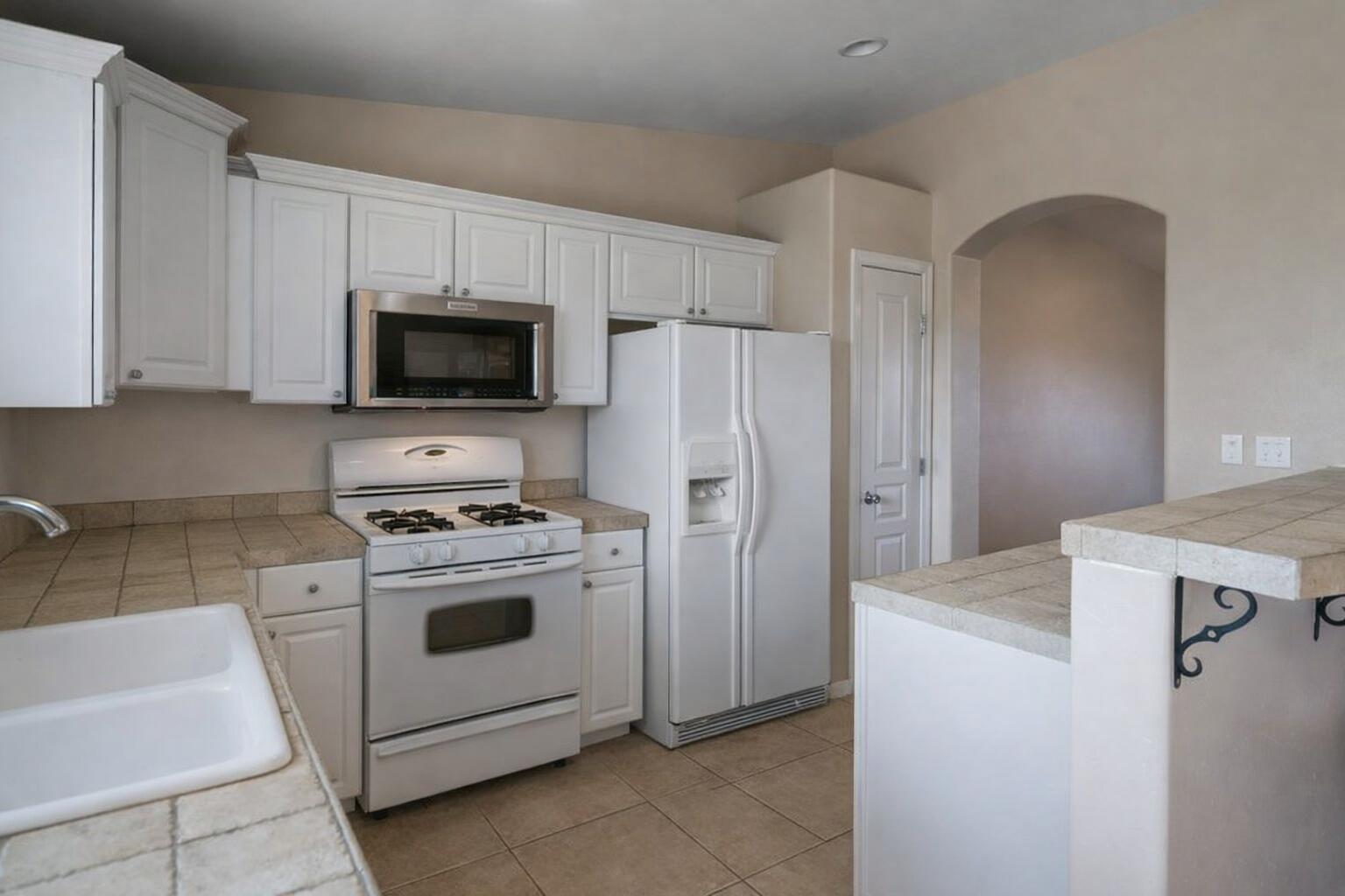 61869 Grand View Circle Joshua Tree, CA 92252 - Photo 4 of 34 Kitchen