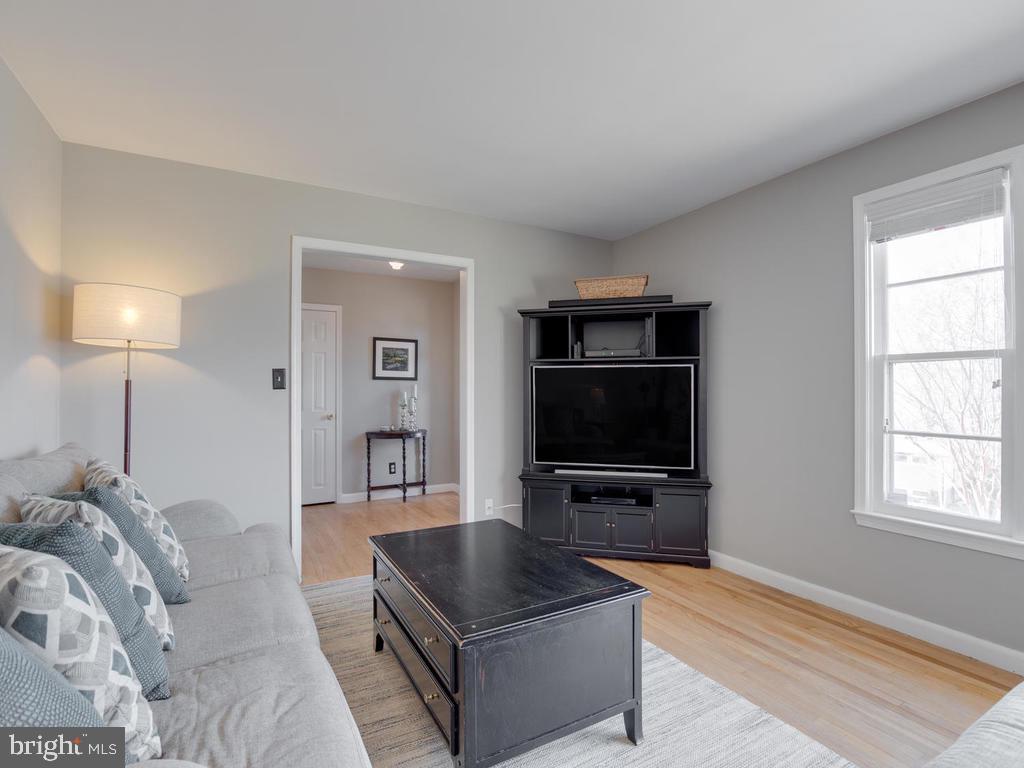 1907 Haverhill Road Baltimore, MD 21234 - Photo 21 of 47 Sit awhile and enjoy while your guests arrive