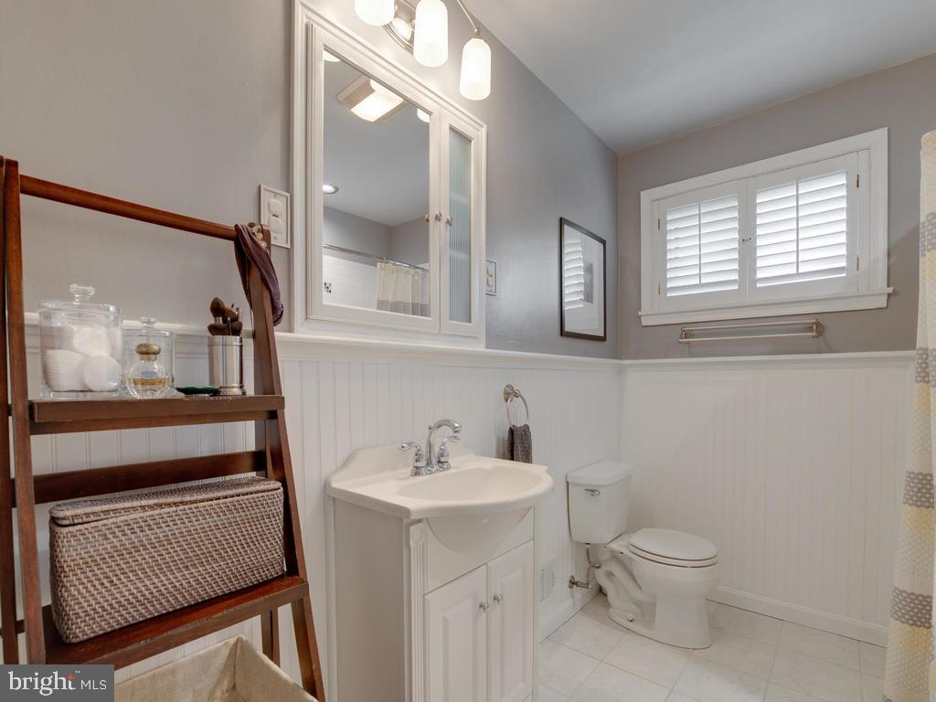 1907 Haverhill Road Baltimore, MD 21234 - Photo 27 of 47 Updated and fresh full bathroom