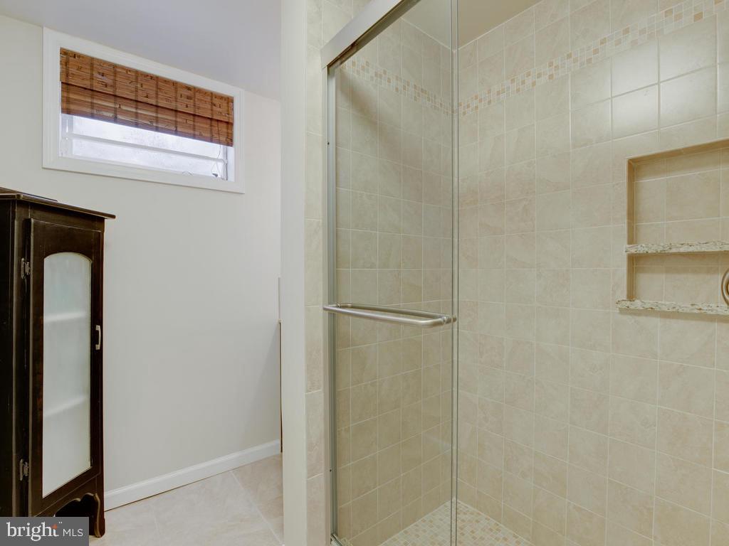 1907 Haverhill Road Baltimore, MD 21234 - Photo 36 of 47 Full bathroom with tiled shower