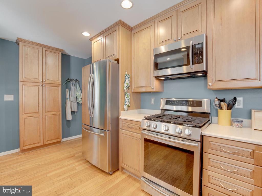 1907 Haverhill Road Baltimore, MD 21234 - Photo 6 of 47 Stainless steel appliances