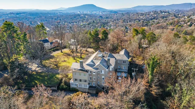 $3,000 | 31 Minnekahda Place, Unit 3, Chattanooga, TN 37405