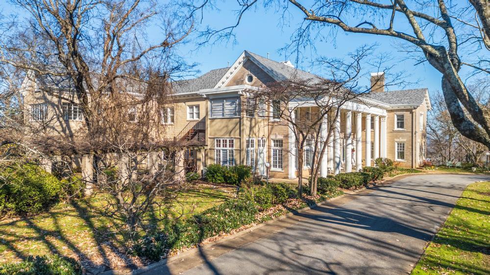 31 Minnekahda Place, Unit 3 Chattanooga, TN 37405 - Photo 5 of 46 2024_12_December_31_Minnekahda_Pl_0130