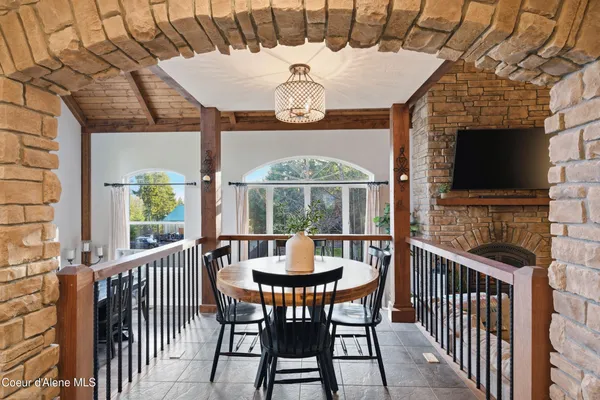 $979,000 | 101 Spring View Lane, Sagle, ID 83860