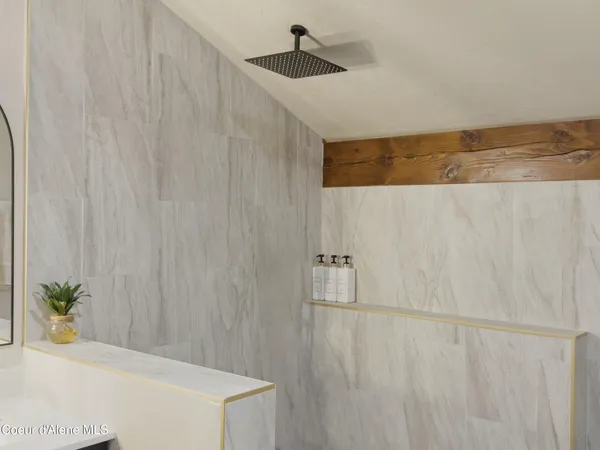 $979,000 | 101 Spring View Lane, Sagle, ID 83860