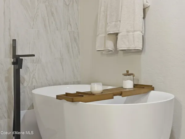 $979,000 | 101 Spring View Lane, Sagle, ID 83860