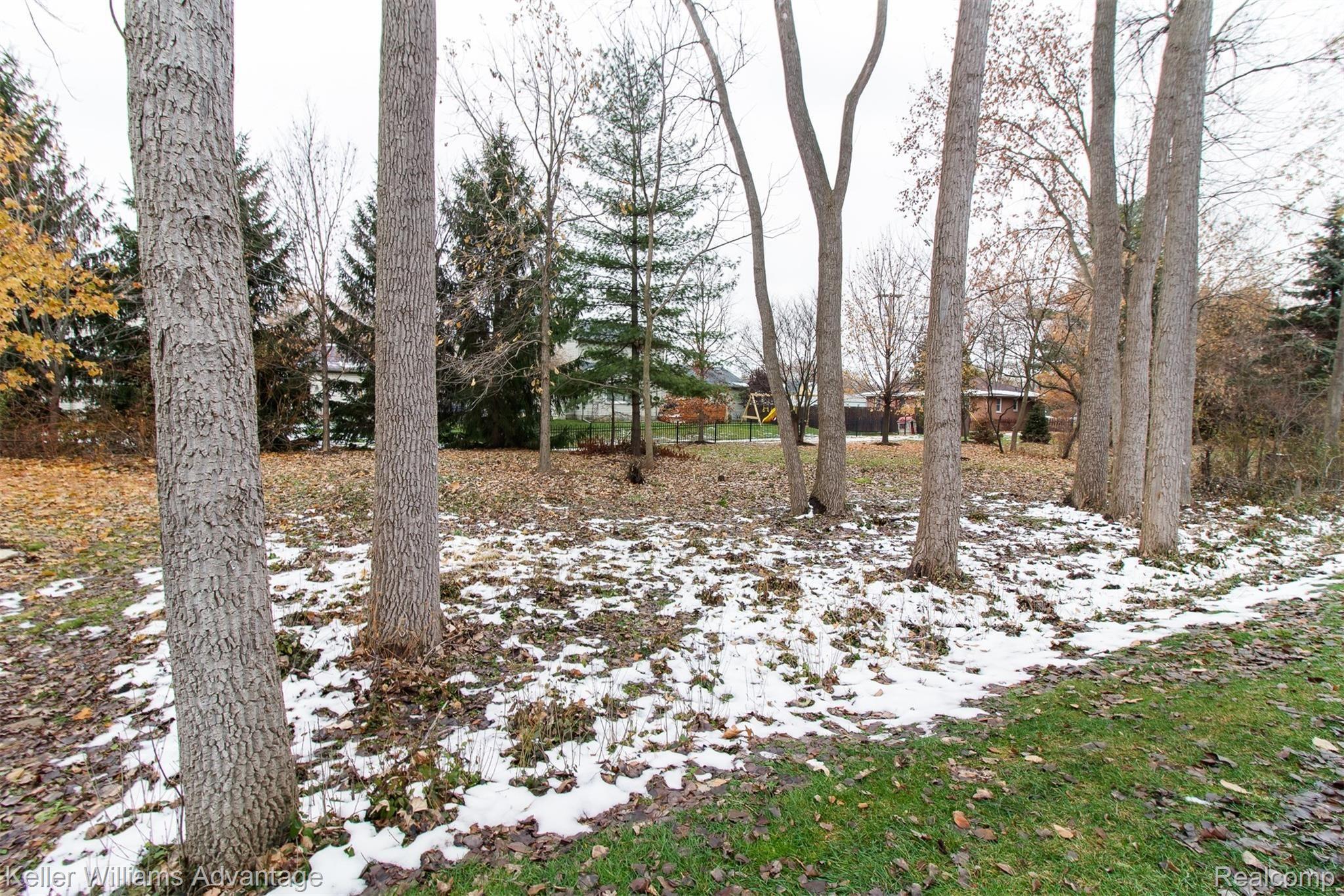 2052 Lagoon Drive Rochester, MI 48309 - Photo 31 of 32 LagoonDr_2052_Back_01.jpg