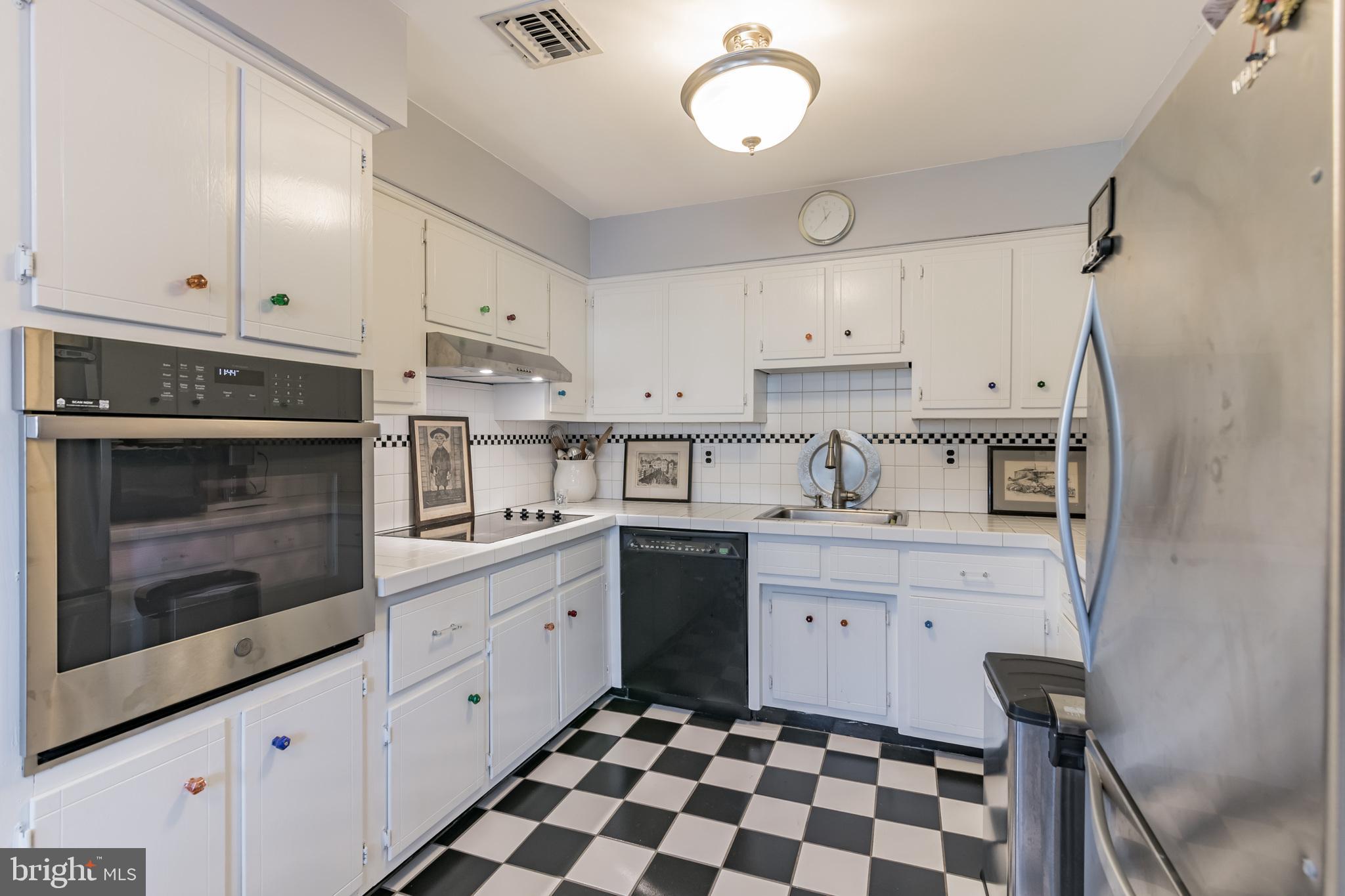 5 South Rhoda Street Monroe Township, NJ 08831 - Photo 10 of 28 Gallery Image 10