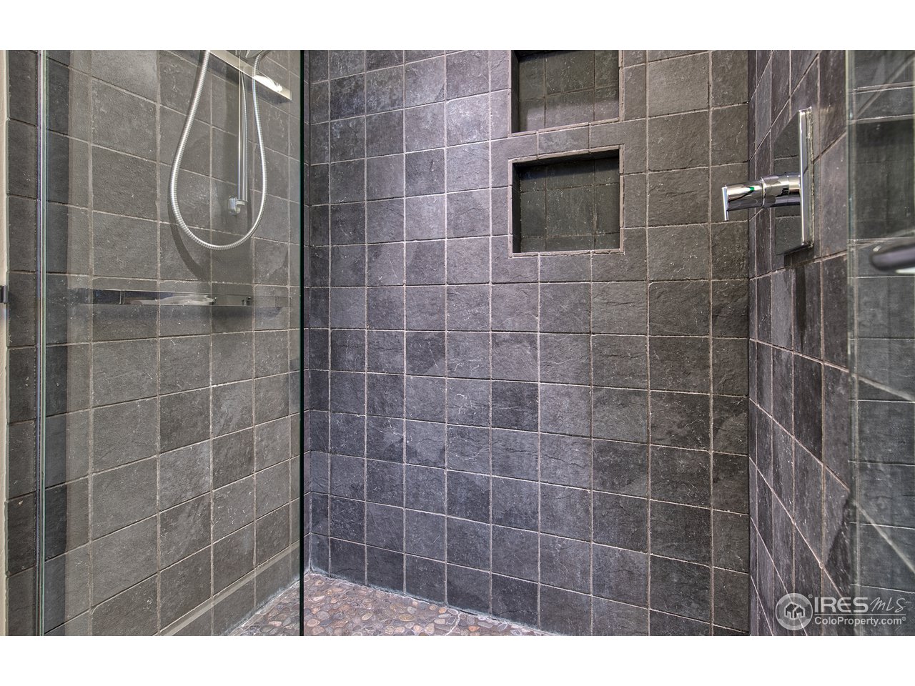 531 Hawthorn Avenue Boulder, CO 80304 - Photo 15 of 40 Jack & Jill bathroom w/ spa stone flooring