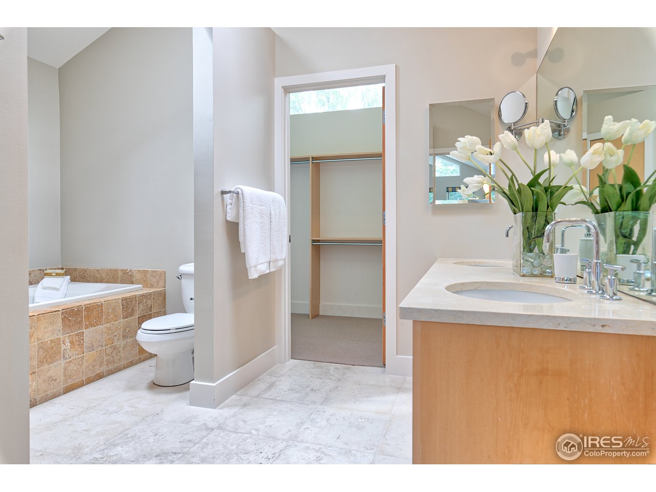 531 Hawthorn Avenue Boulder, CO 80304 - Photo 22 of 40 Master bathroom en-suite w/ walk-in closet