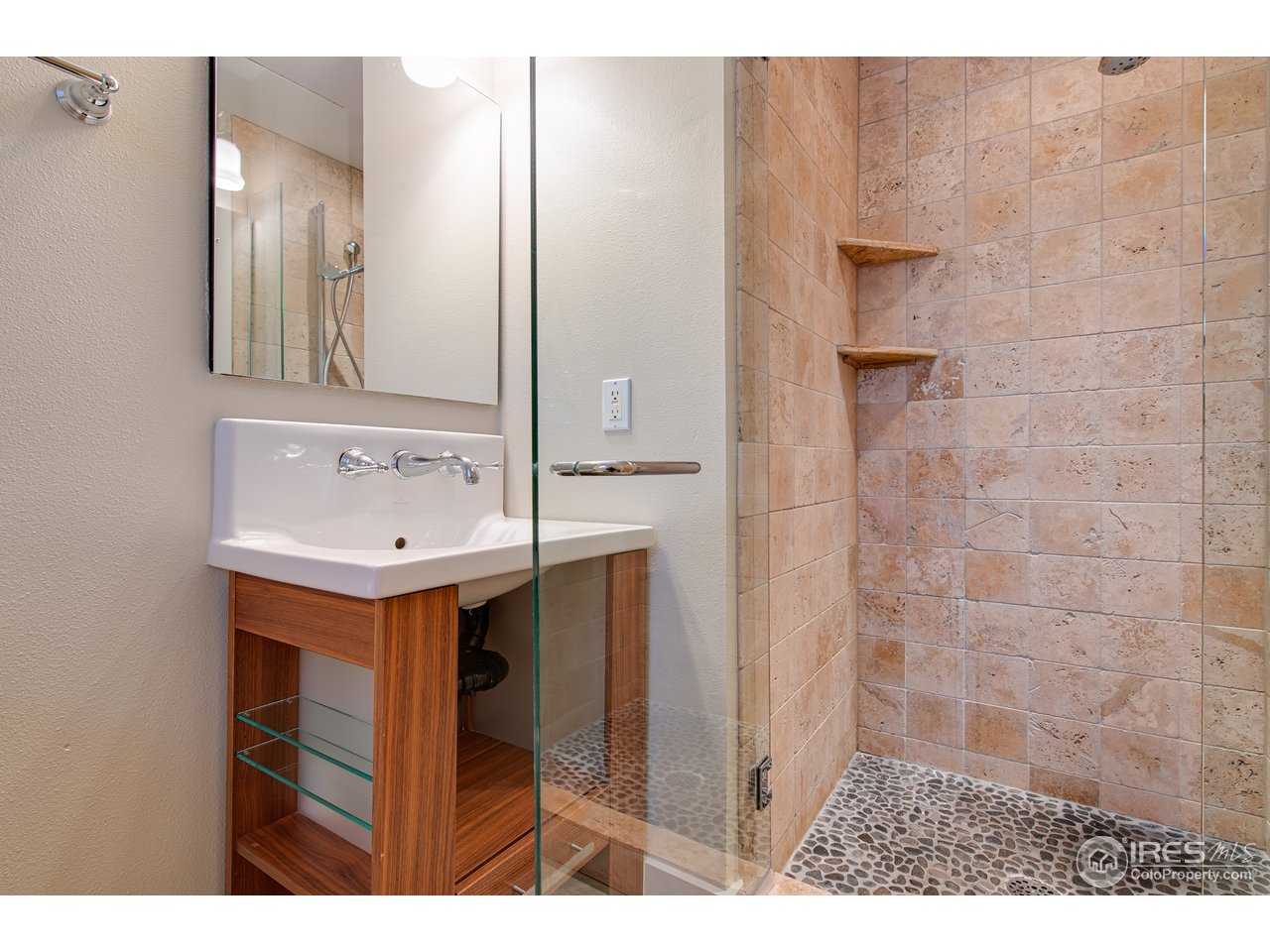 531 Hawthorn Avenue Boulder, CO 80304 - Photo 35 of 40 ADU/apartment bathroom