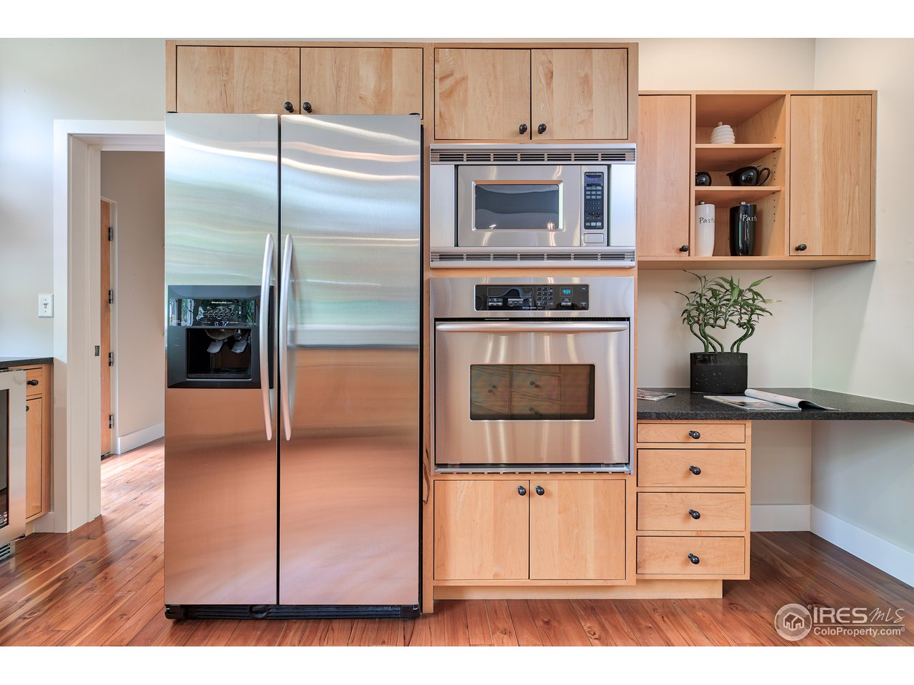 531 Hawthorn Avenue Boulder, CO 80304 - Photo 9 of 40 Convenient kitchen workspace/desk