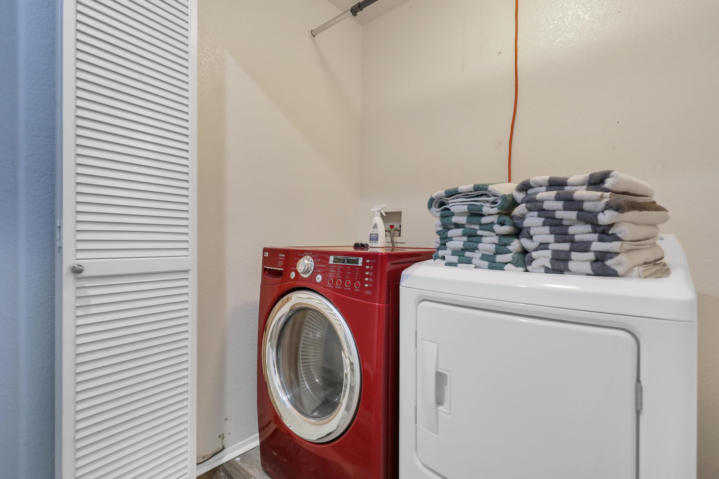 80490 Paseo Tesoro Indio, CA 92201 - Photo 18 of 28 a utility room with dryer and washer