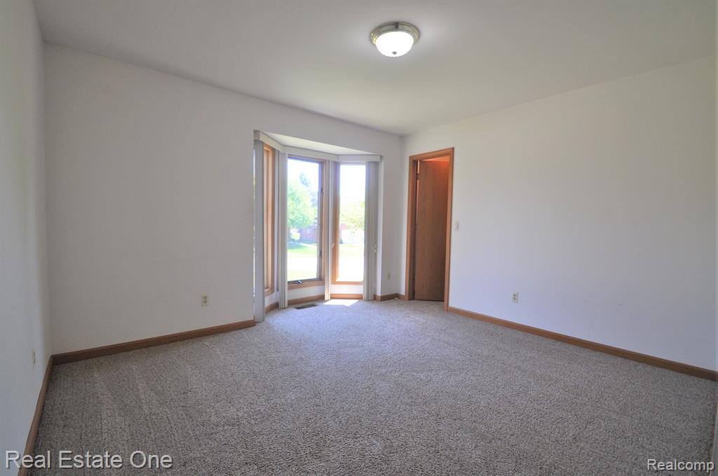 2185 Clinton View Circle Rochester Hills, MI 48309 - Photo 20 of 36