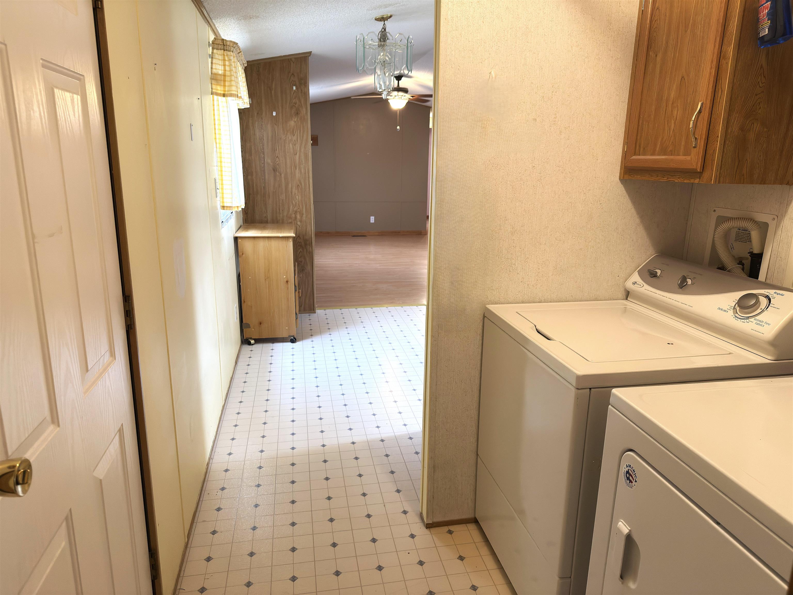 1206 Spring Circle Belvidere, IL 61008 - Photo 8 of 16 a bathroom with a sink a toilet a shower and a mirror