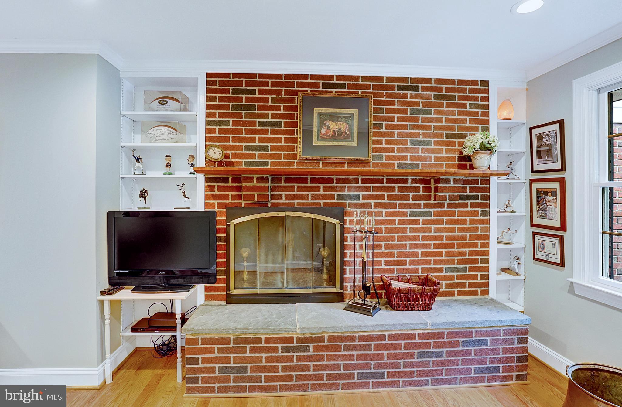 13713 Harcum Road Phoenix, MD 21131 - Photo 31 of 101 a living room with furniture and a flat screen tv