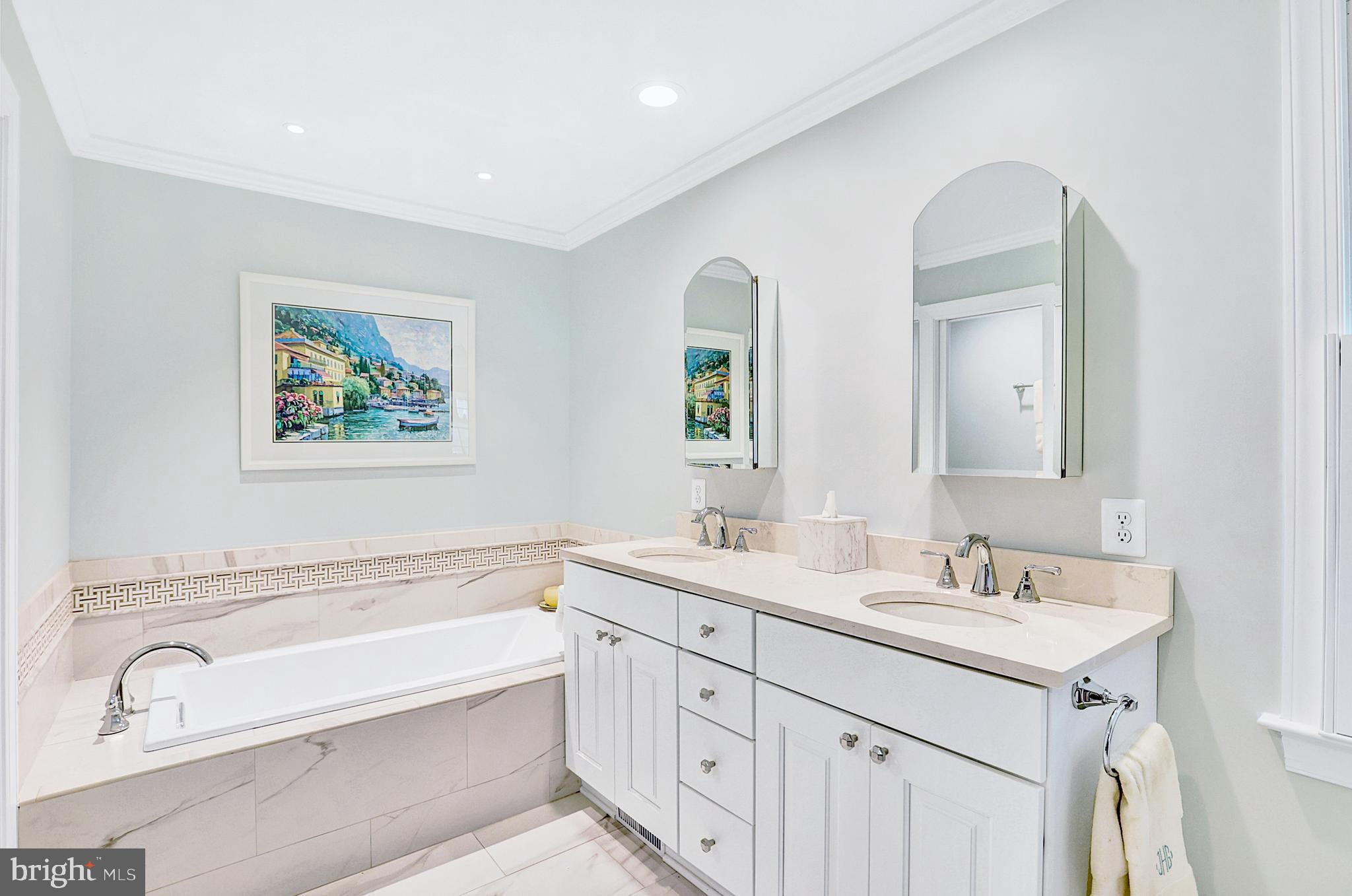 13713 Harcum Road Phoenix, MD 21131 - Photo 35 of 101 a bathroom with 2 sink tub and a mirror