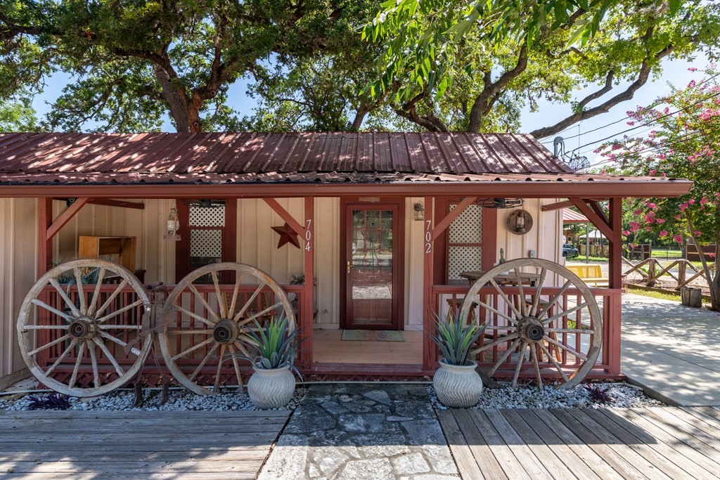 702 14th Street Bandera, TX 78003 - Photo 4 of 40