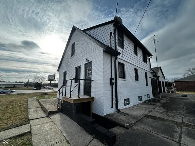 $460,000 | 3192 East Main Street, Plainfield, IN 46168