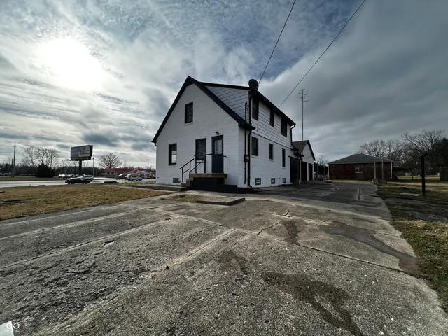 $460,000 | 3192 East Main Street, Plainfield, IN 46168