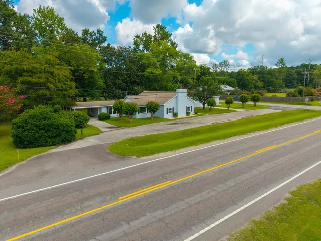 $340,000 | 2164 North N Highway, Bonneau, SC 29431
