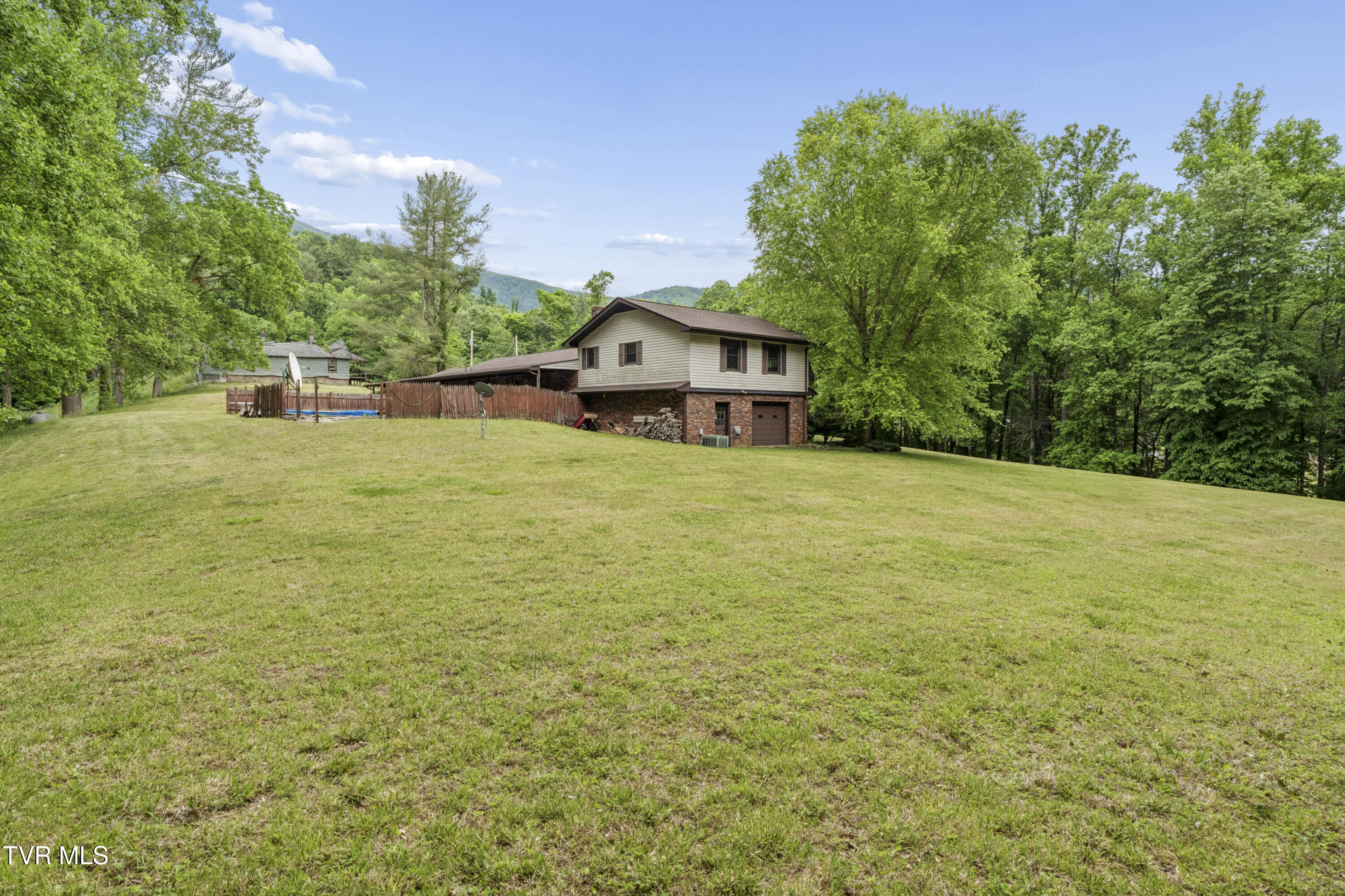 128 Lum McIntosh Road Erwin, TN 37650 - Photo 12 of 106 LumMc--47