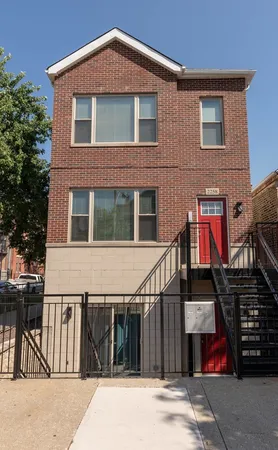 $2,700 | 2258 West Cullerton Street, Unit 2, Chicago, IL 60608